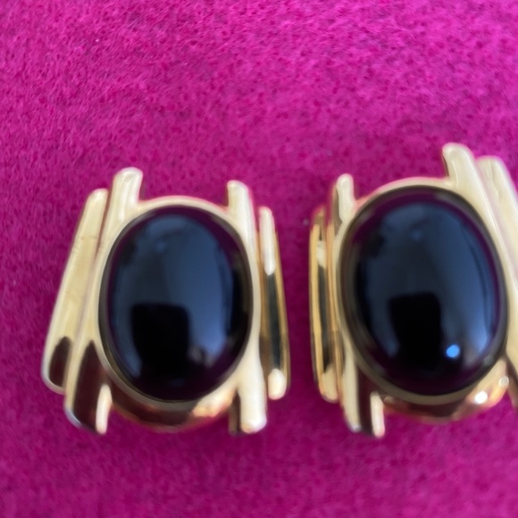 Crown Trifari Goldtone and Black Clip On Earrings - Picture 2 of 6